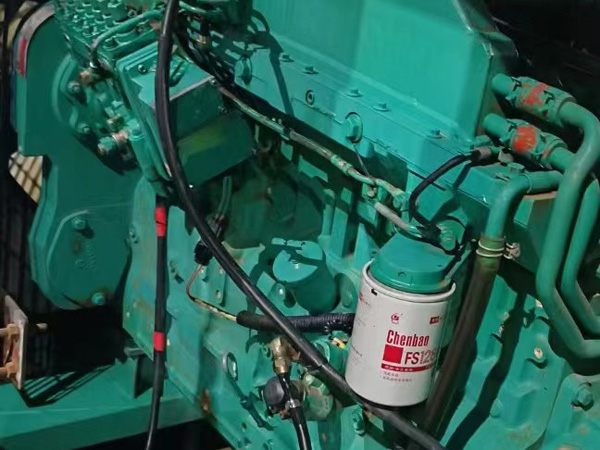 古冶如何确定新的发电机组控制系统是否与原系统兼容？